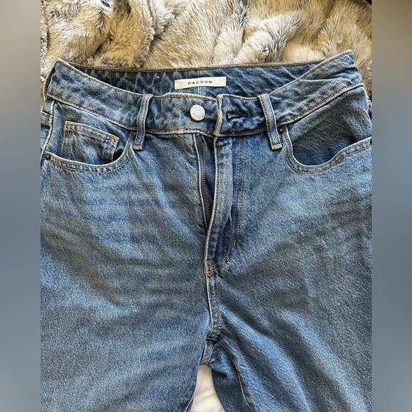 Pacsun Size 26 Mom Jean in Medium Wash - Picture 2 of 3